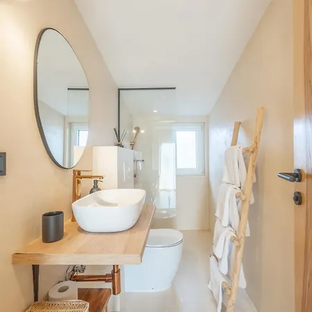 Lo͝or Luxury Retreat Hotel