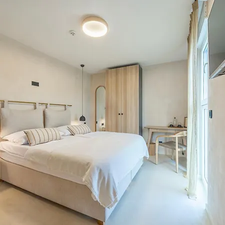 Lo͝or Luxury Retreat 4*