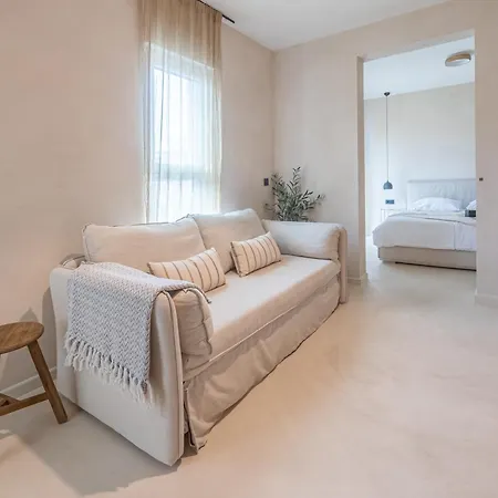 Lo͝or Luxury Retreat 4*