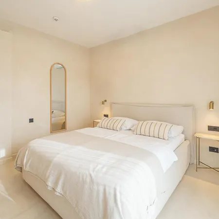 Lo͝or Luxury Retreat Hotel