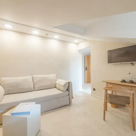 Hotel Lo͝or Luxury Retreat 4*