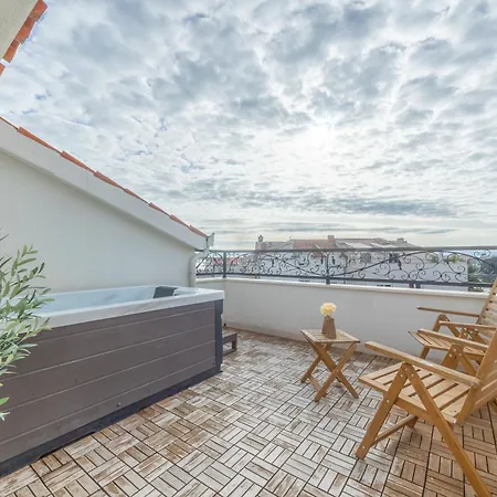 Hotel Lo͝or Luxury Retreat