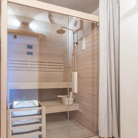 Lo͝or Luxury Retreat 4*