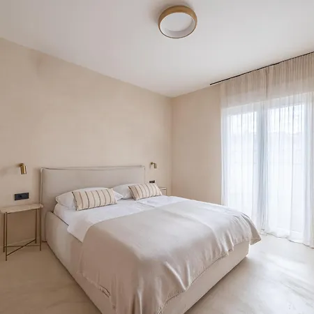 Lo͝or Luxury Retreat Hotel Stobrec