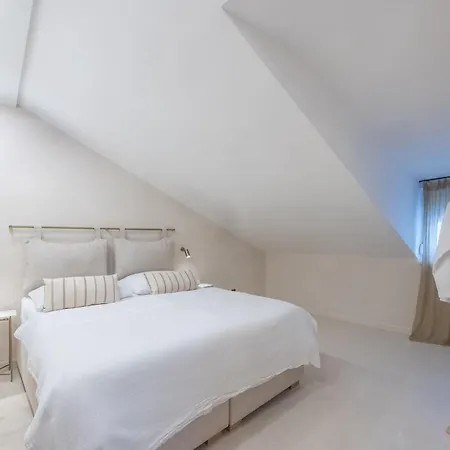 Hotel Lo͝or Luxury Retreat Stobreč