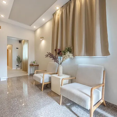Lo͝or Luxury Retreat