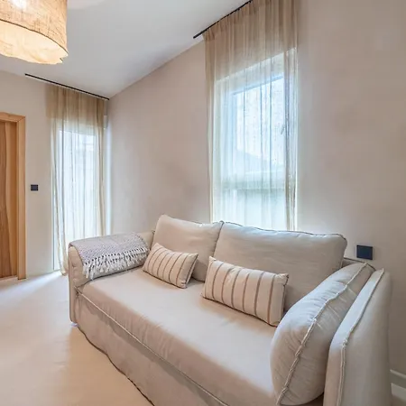 Hotel Lo͝or Luxury Retreat Stobrec